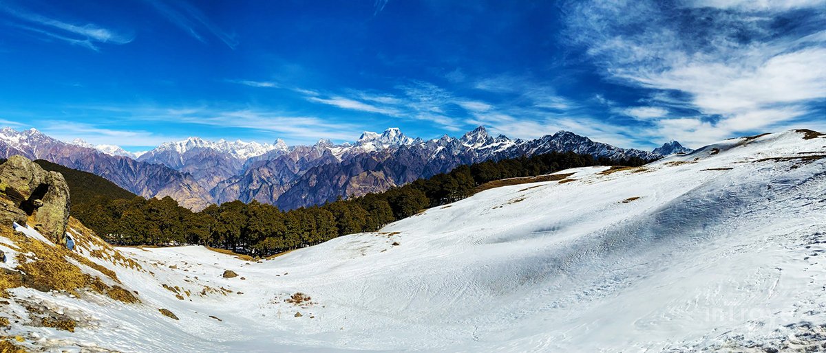  the Himalayas and scenic attractions in Auli Uttarakhand