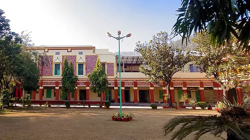 Ancient walls and riverside view of Gita Bhawan, a serene spiritual center in Rishikesh