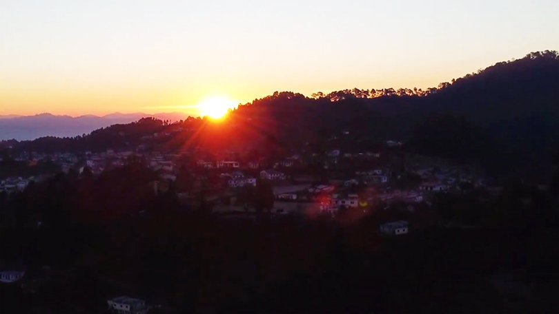 “Golden sunrise over the Himalayas viewed from Majhkhali near Ranikhet – best things to do in Ranikhet for photographers”