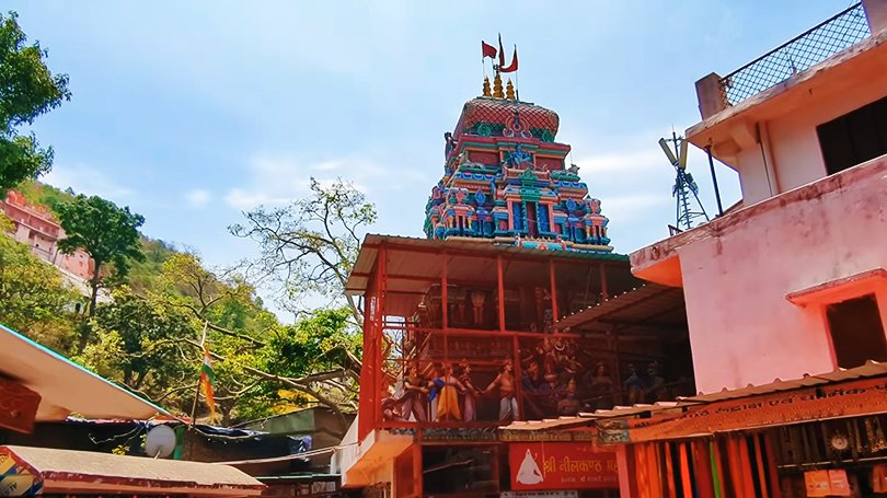 Front view of Neelkanth Mahadev Temple surrounded by green hills