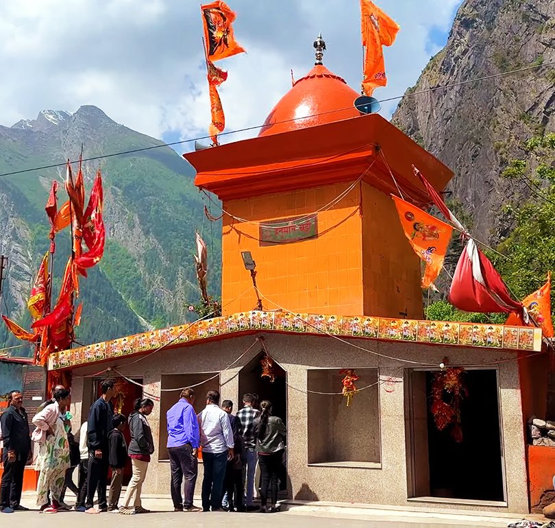 Visit Hanuman Chatti during your Badrinath Dham Yatra Guide 2026 – हनुमान चट्टी temple with mythological story of Hanuman and Bhima.
