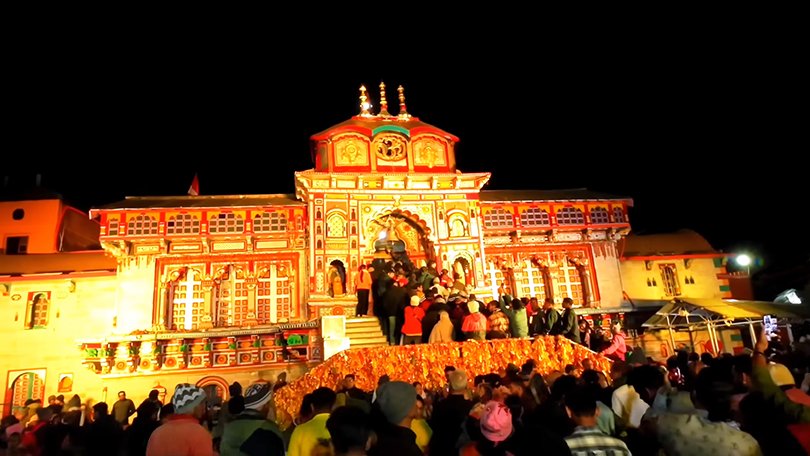 Badrinath Temple – Sacred Char Dham pilgrimage in Chamoli, Uttarakhand at 3,133 meters, highlighted in Badrinath Dham Yatra Guide 2026