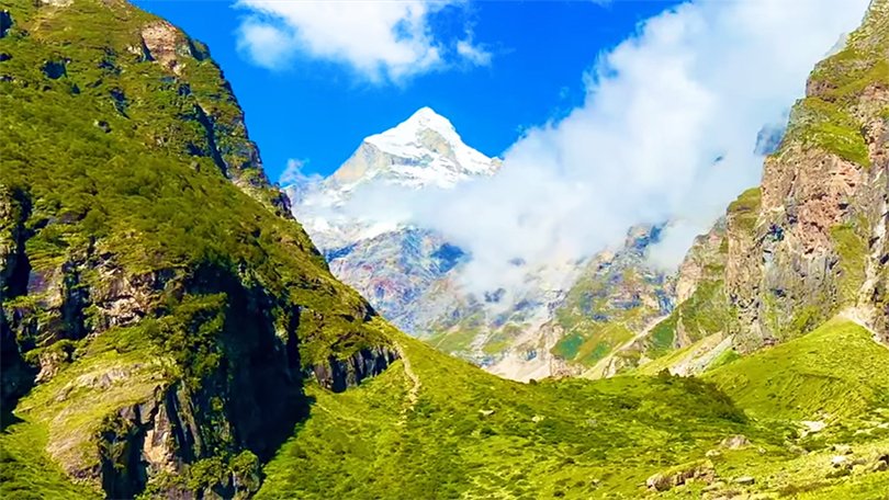 Neelkanth Parvat – Sacred mountain of Lord Shiva overlooking Badrinath Temple – Badrinath Dham Yatra Guide 2026/ नीलकंठ पर्वत