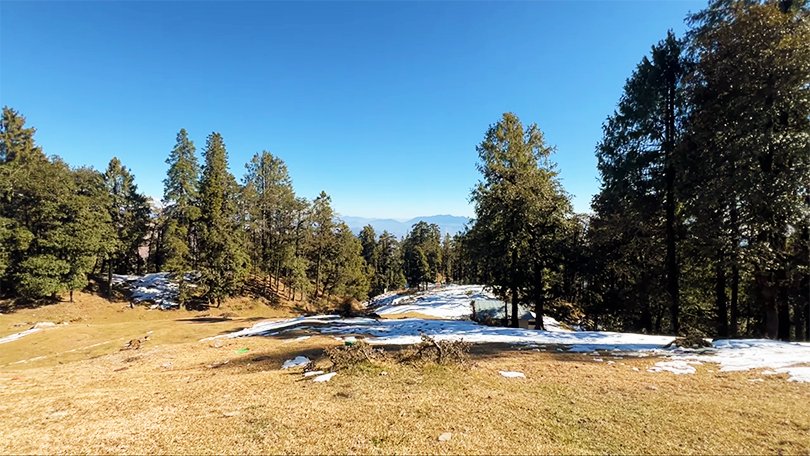 Snow-covered Mundali ski slopes near Chakrata, Uttarakhand, a popular destination for skiing, trekking, and Himalayan views.