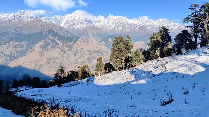 Munsiyari winter landscape with Panchachuli peaks and snow-covered valley.