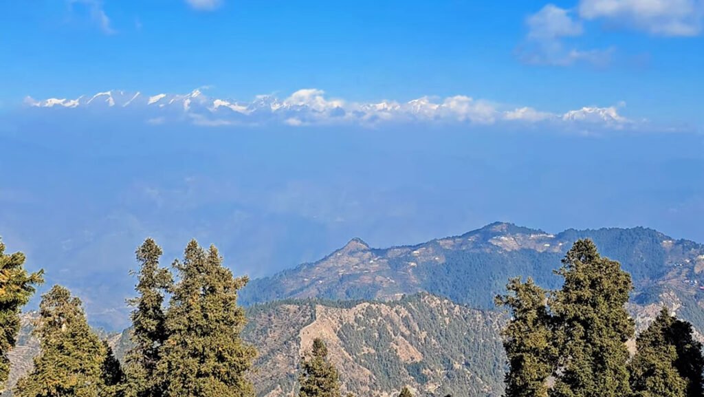 The clear view of himalayan mountain from dhanaulti